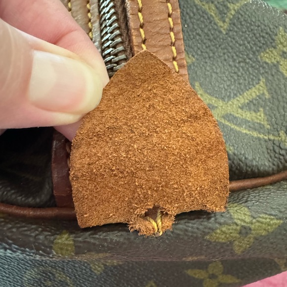 Louis Vuitton Sac Souple 35 Monogram Bag - Picture 4 of 4